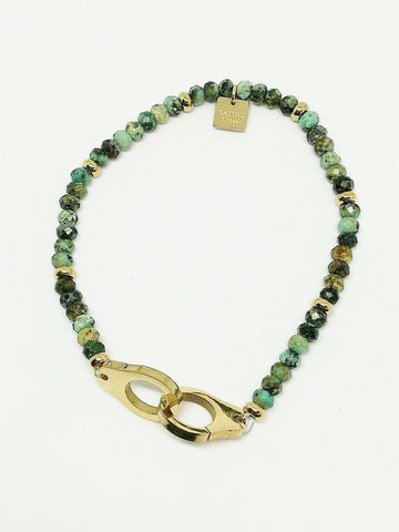 Bracelet perles turquoise africaine avec menotte